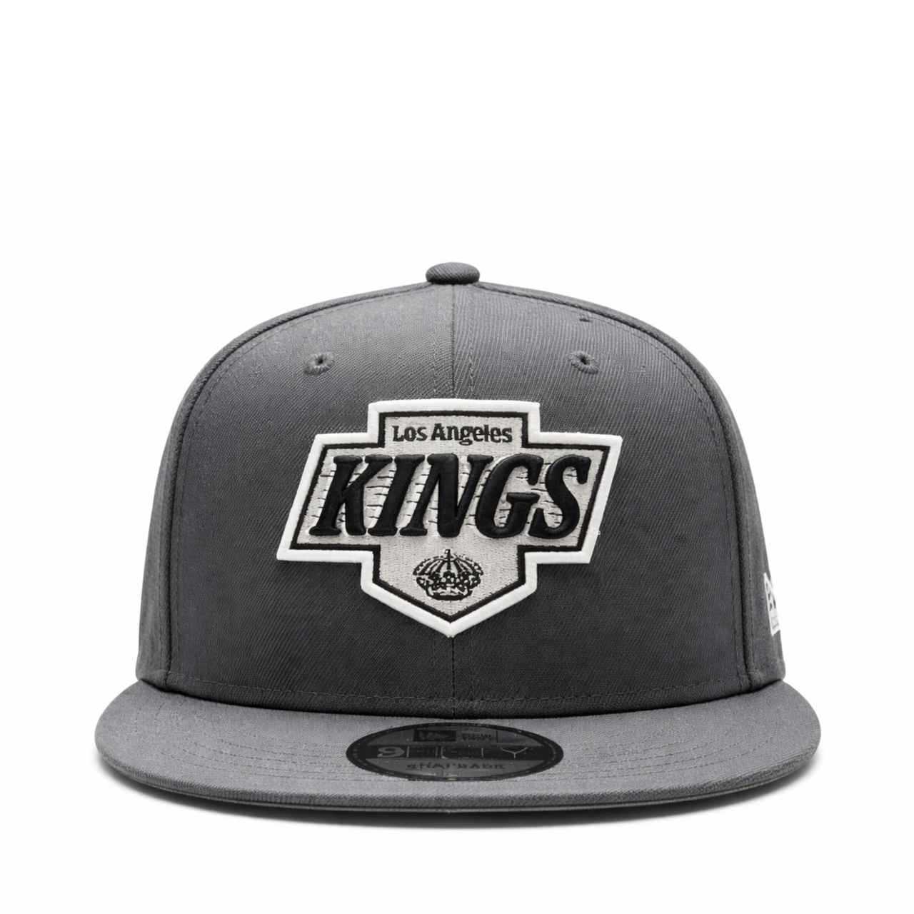 Front of New Era Los Angeles Kings Dark Graphite 9FIFTY Snapback Hat