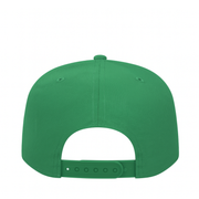 Kelly green New Era New York Yankees 9FIFTY snapback hat with adjustable snapback closure, back view on white background