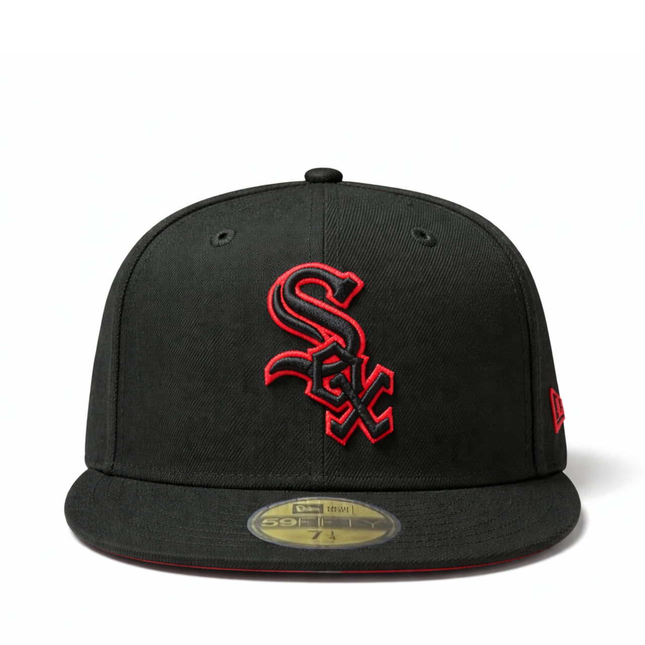 front view of New Era Chicago White Sox 59FIFTY Fitted Hat - Black Red
