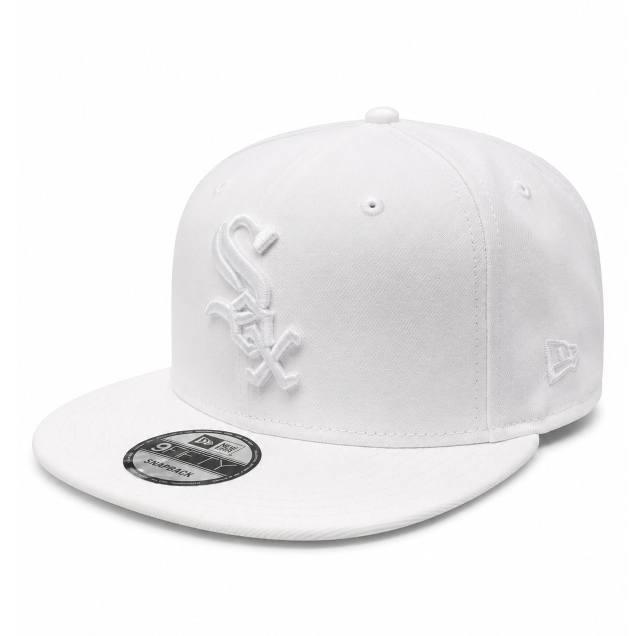 New Era Chicago White Sox White 9FIFTY Snapback Hat front angle view