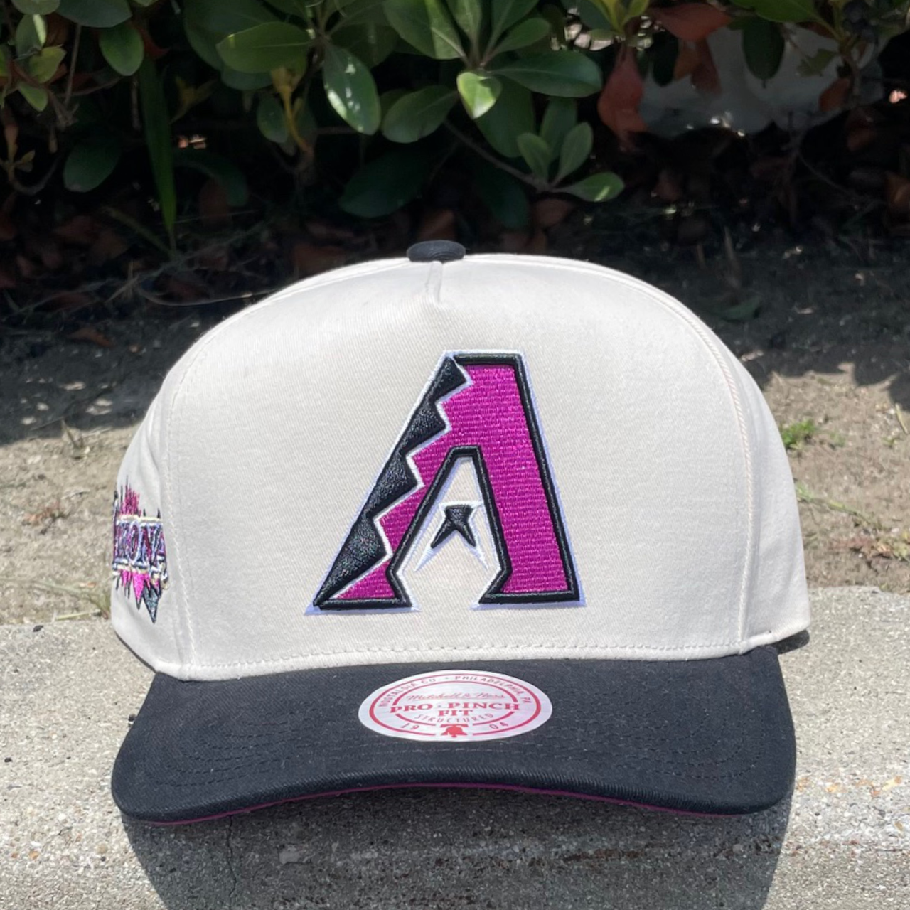 off white black arizona diamondbacks overspray pro pinch mitchell and ness snapback