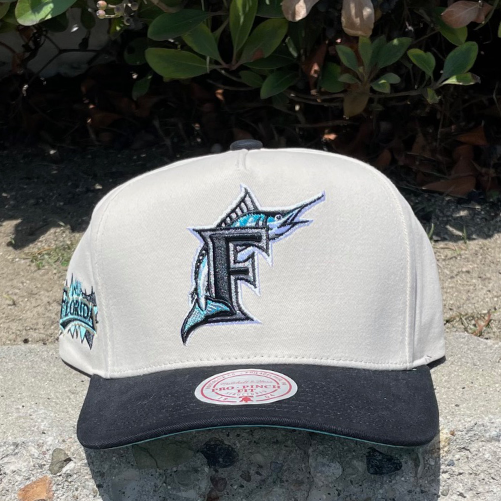 off white black florida marlins overspray pro pinch fit mitchell and ness snapback