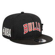 NewEra NBA Chicago Bulls Post-Up Pin Mesh 9FIFTY Snapback Hat