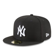 Front View of New Era New York Yankees Black White 2000 World Series 59FIFTY Fitted Hat