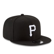 New Era Pittsburgh Pirates P Black White 9FIFTY Snapback Hat front right view
