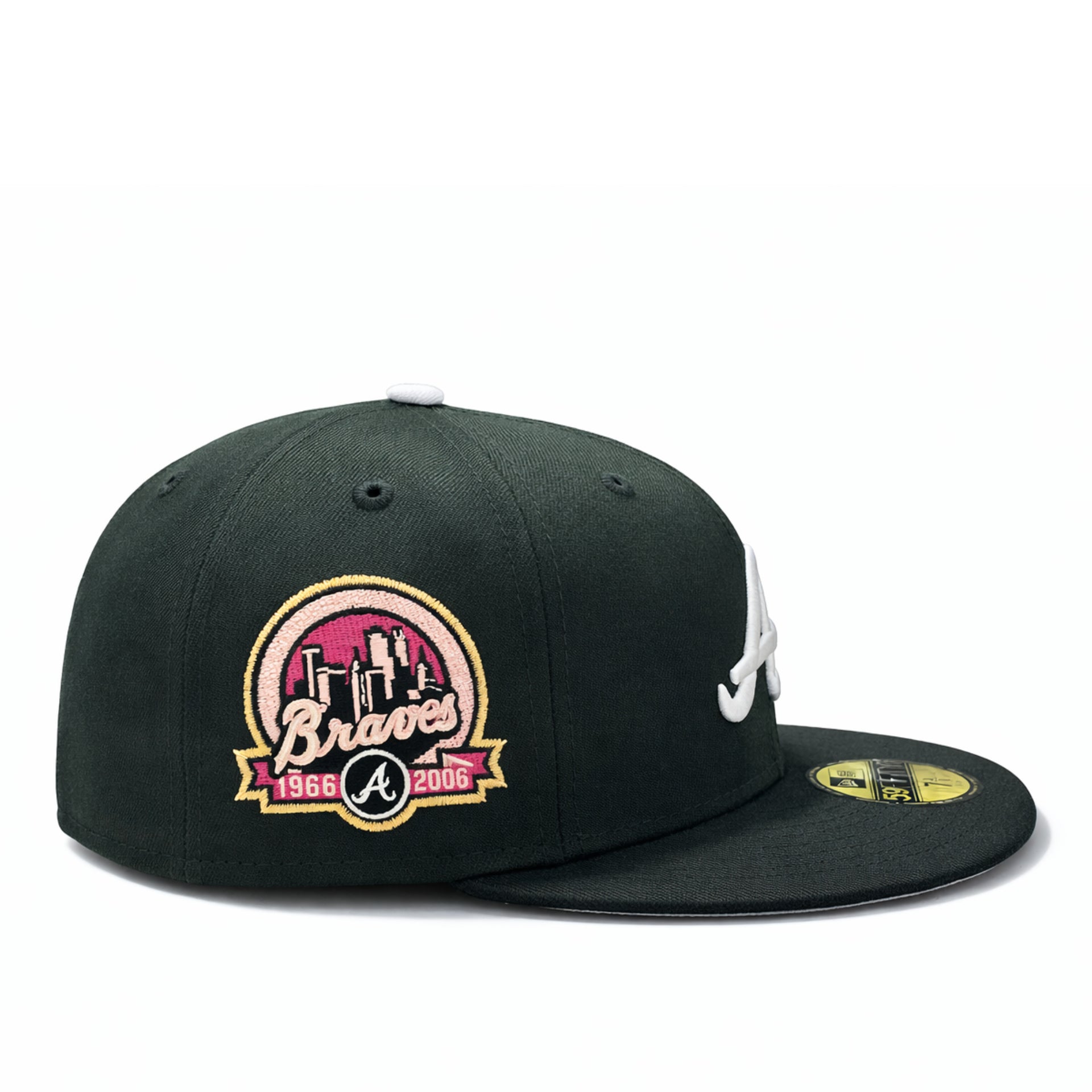 side patch of New Era Atlanta Braves Cherry Blossom Black 59FIFTY Fitted Hat