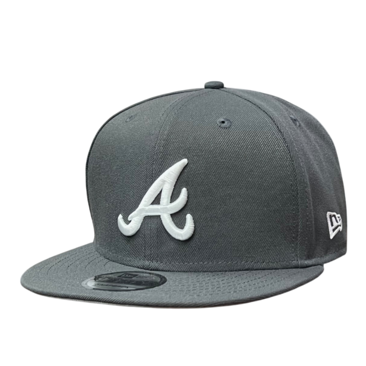 Front view of New Era Atlanta Braves Graphite 9FIFTY Snapback Hat