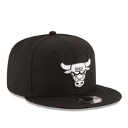 New Era Chicago Bulls Black White 9FIFTY Snapback Hat front right view