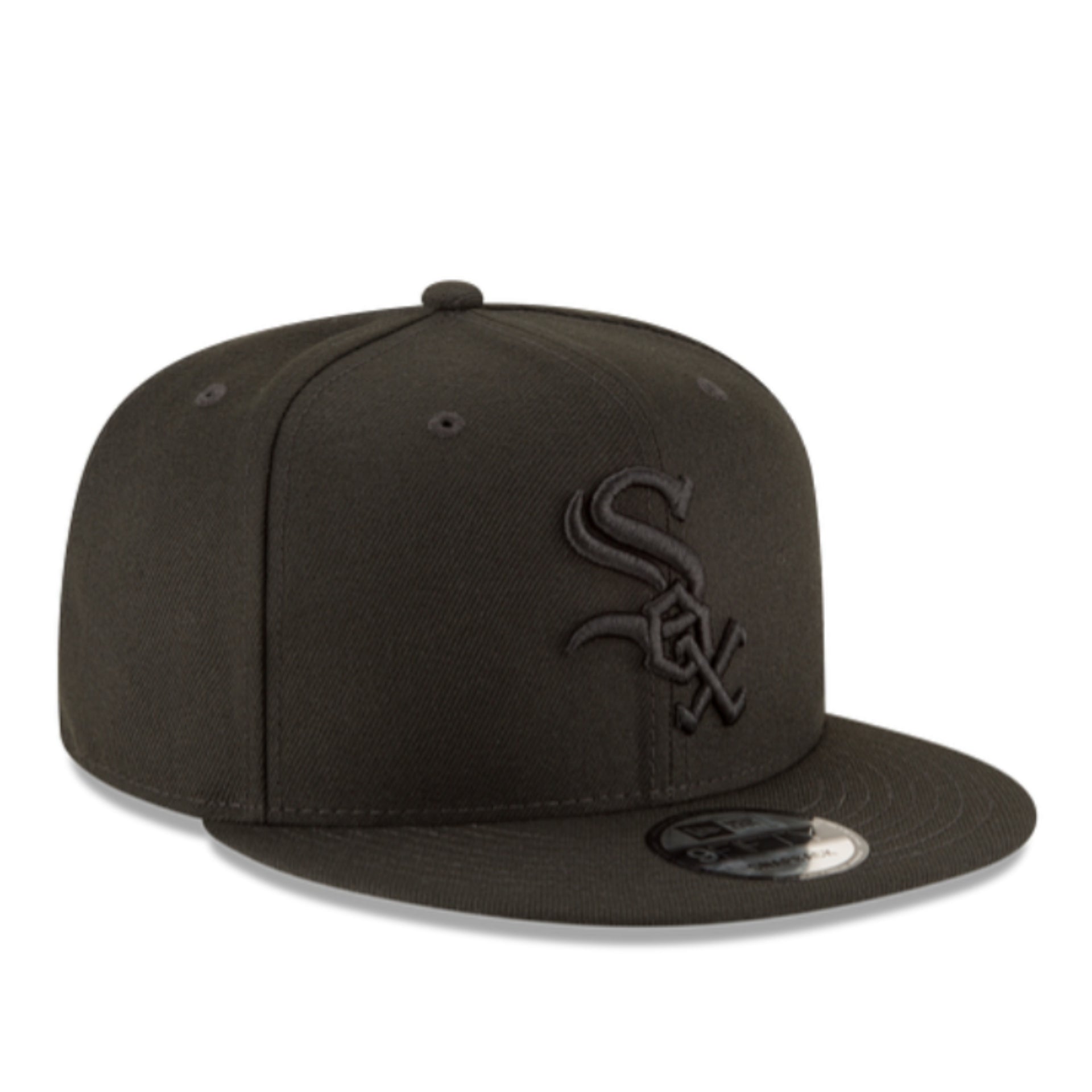 New Era Chicago White Sox Black on Black 9FIFTY Snapback Hat front right view