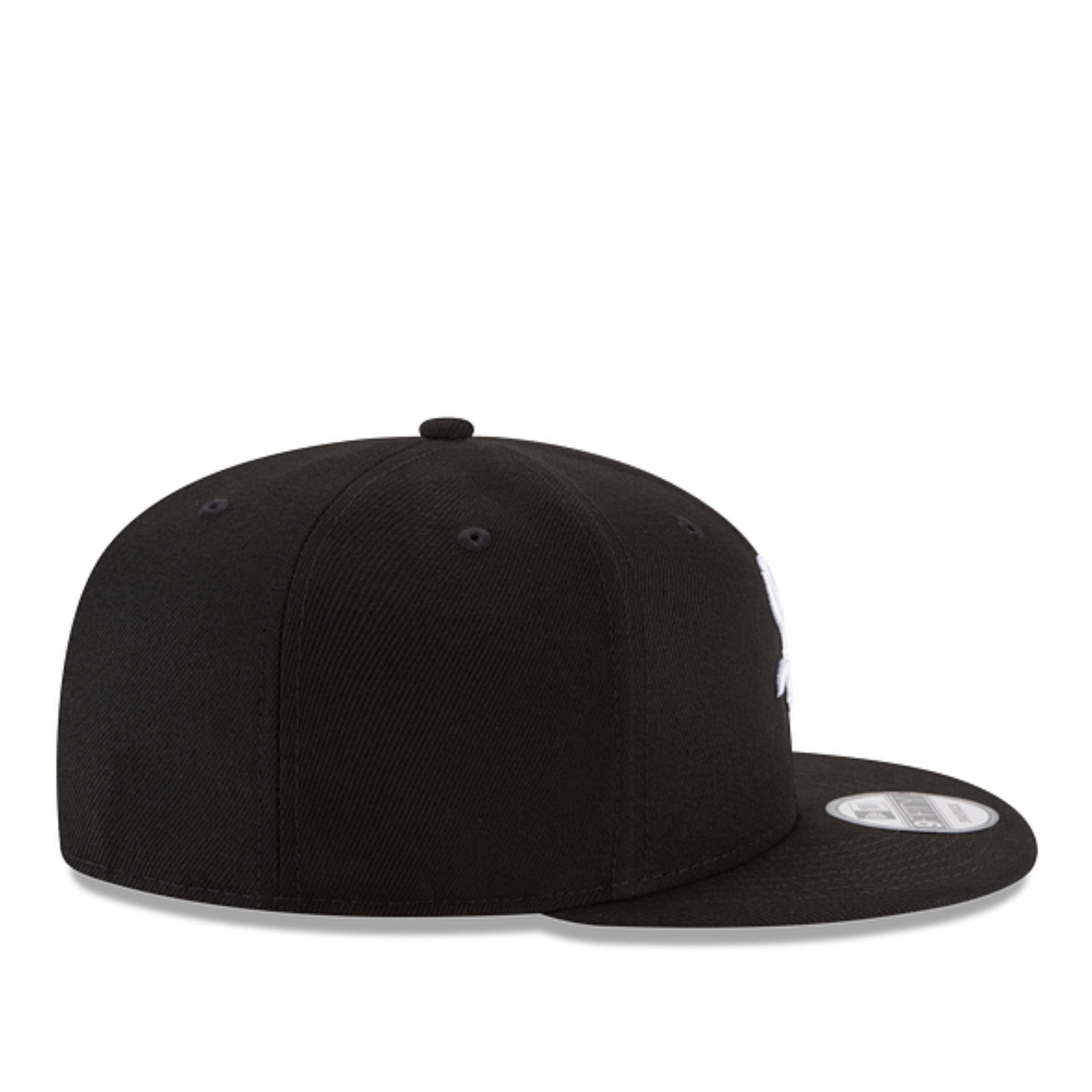 New Era Chicago White Sox Black White 9FIFTY Snapback Hat right side view