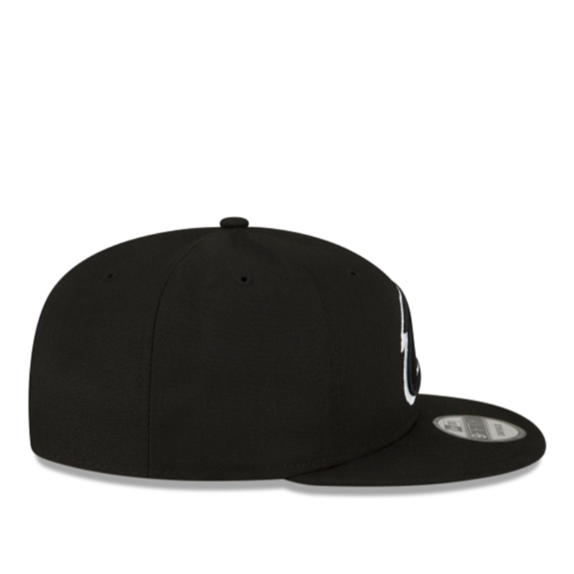 New Era Cleveland Cavaliers Black White 9FIFTY Snapback Hat right side view