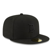 New Era Detroit Tigers Black on Black 59FIFTY Fitted Hat front right view