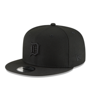 New Era Detroit Tigers Black on Black 9FIFTY Snapback Hat front left view