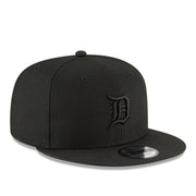 New Era Detroit Tigers Black on Black 9FIFTY Snapback Hat front right view