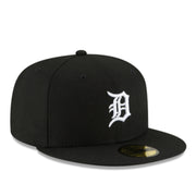 New Era Detroit Tigers Black White 59FIFTY Fitted Hat front right view
