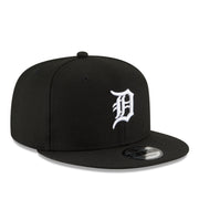 New Era Detroit Tigers Black White 9FIFTY Snapback Hat front right view