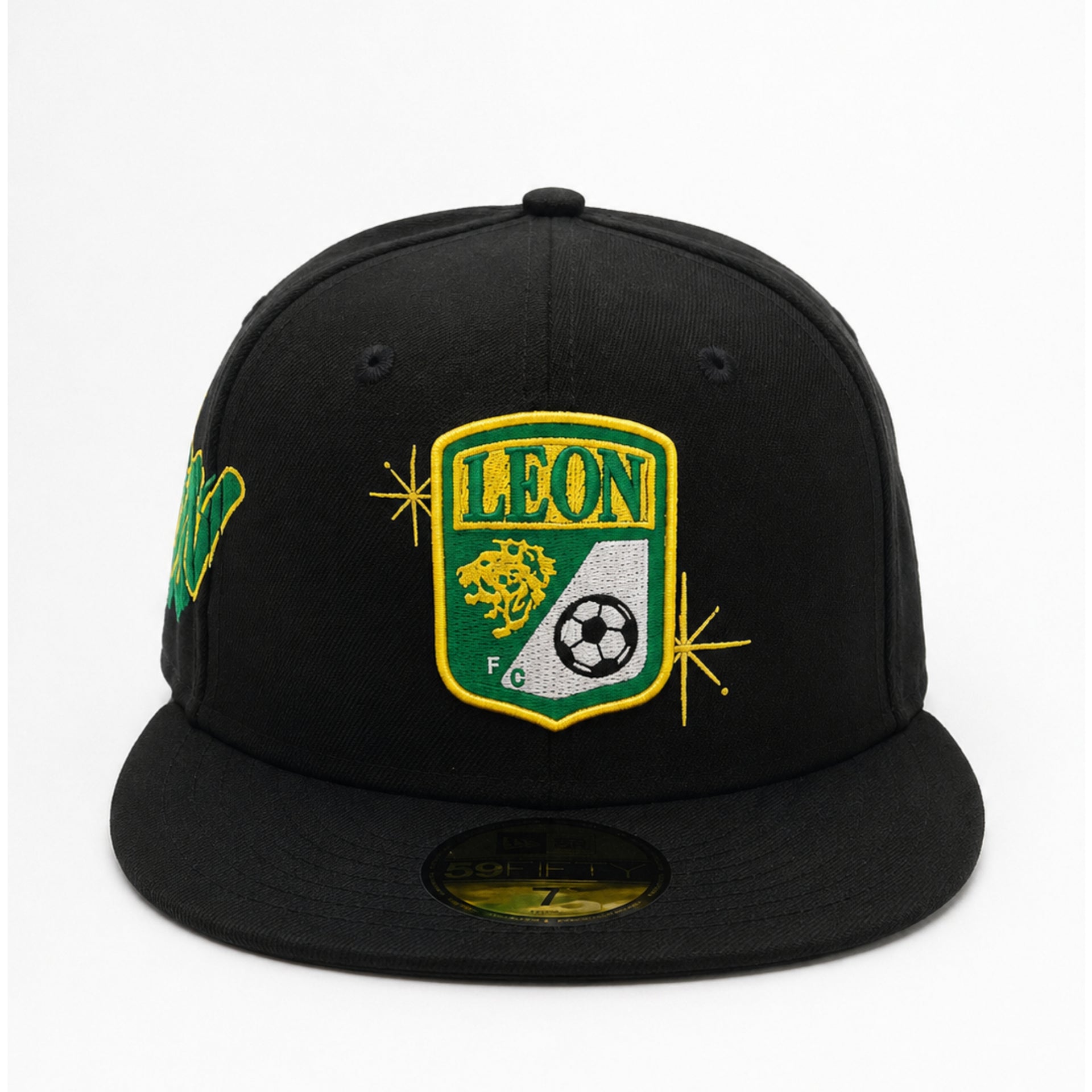 New Era Club León Black 59FIFTY Fitted Hat front view