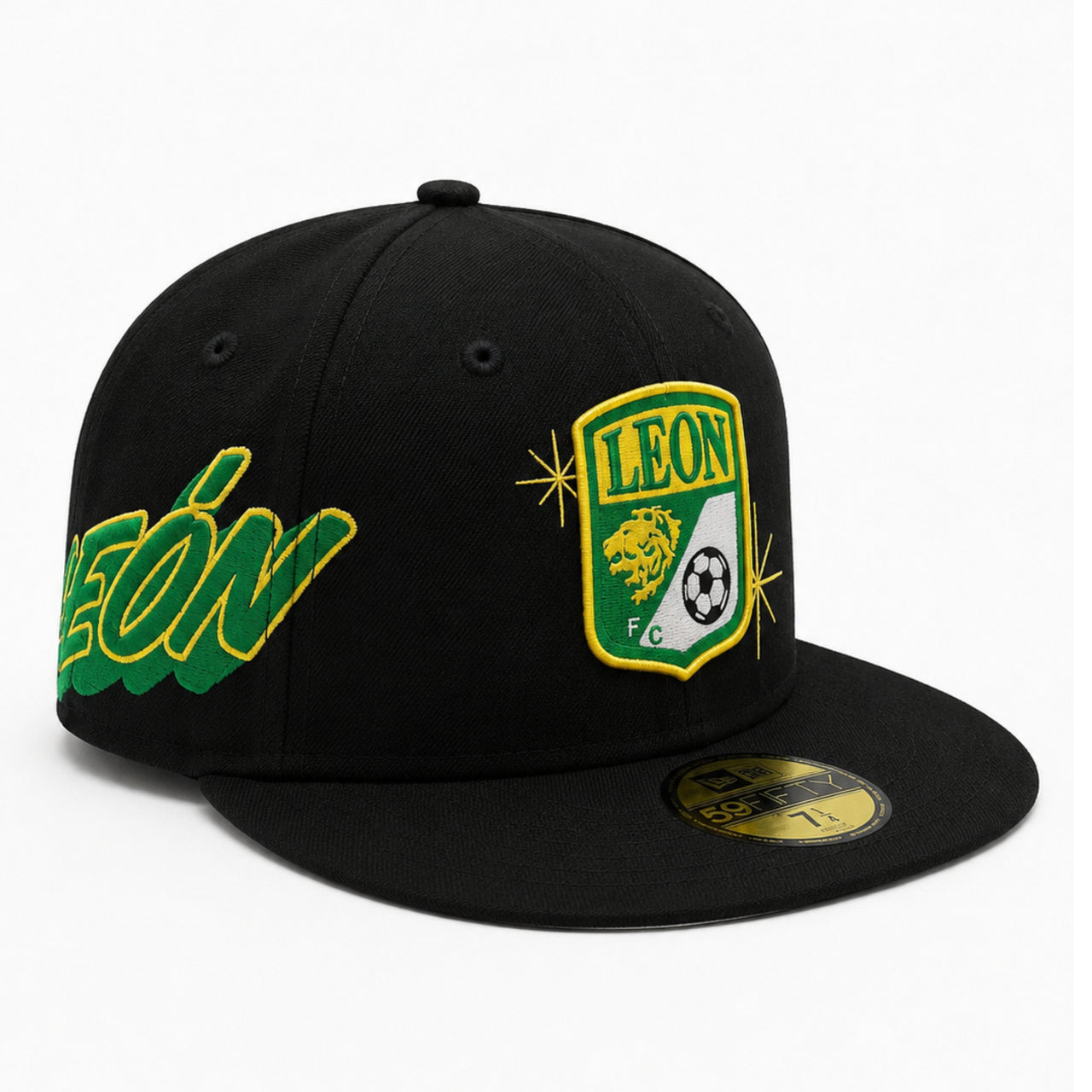 New Era Club León Black 59FIFTY Fitted Hat front right view