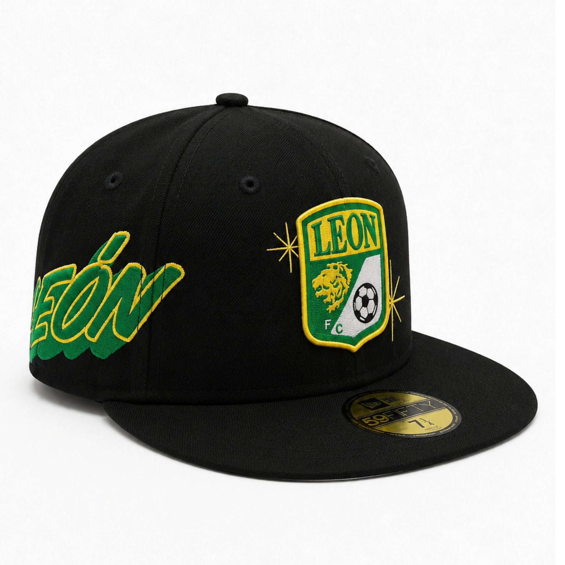New Era Club León Black 59FIFTY Fitted Hat front right view