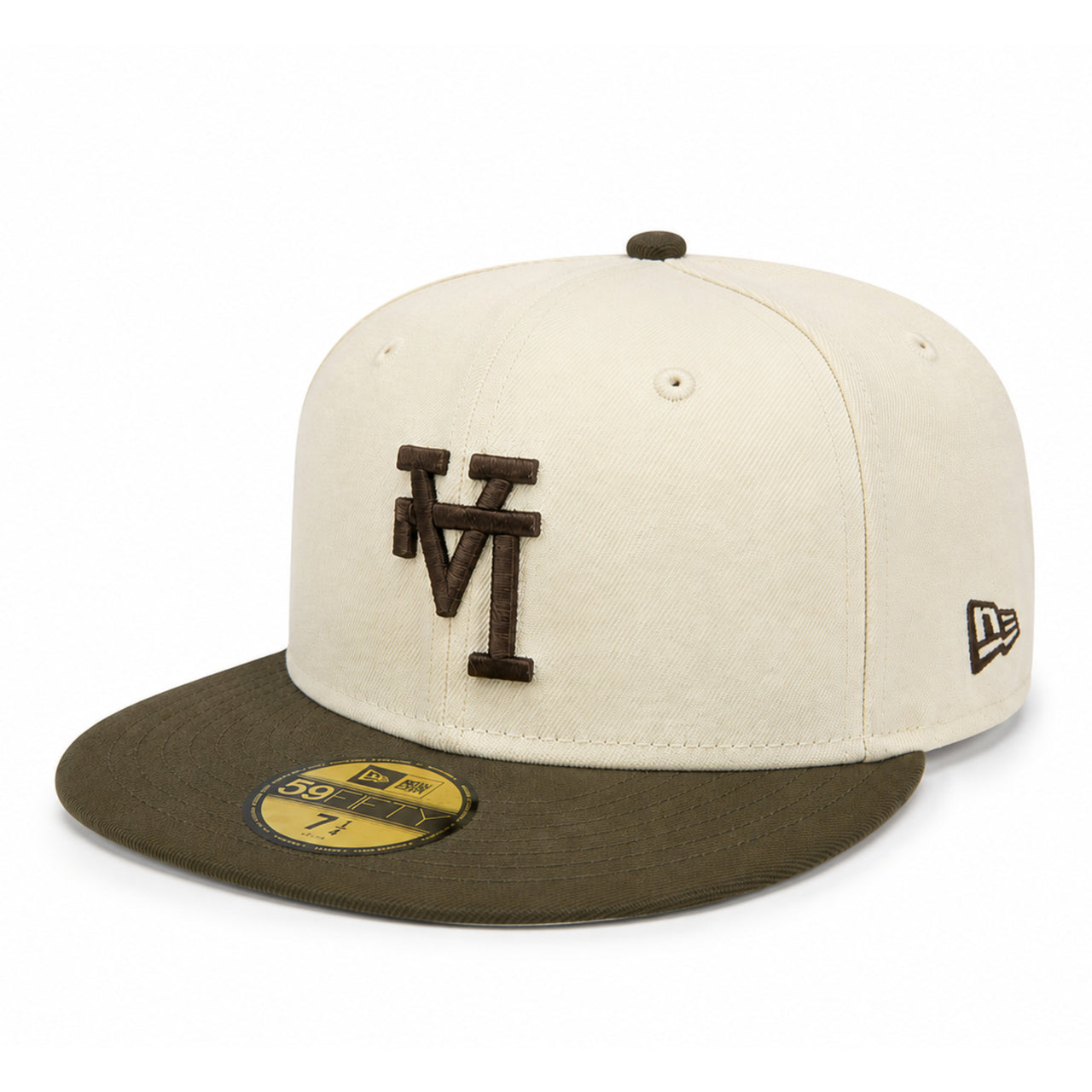 Two-toned cap with a la logo on a white background