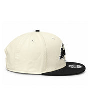Side profile of New Era Lakers Chrome Black 9FIFTY snapback showing the cream-colored cotton crown, black flat visor and structured fit