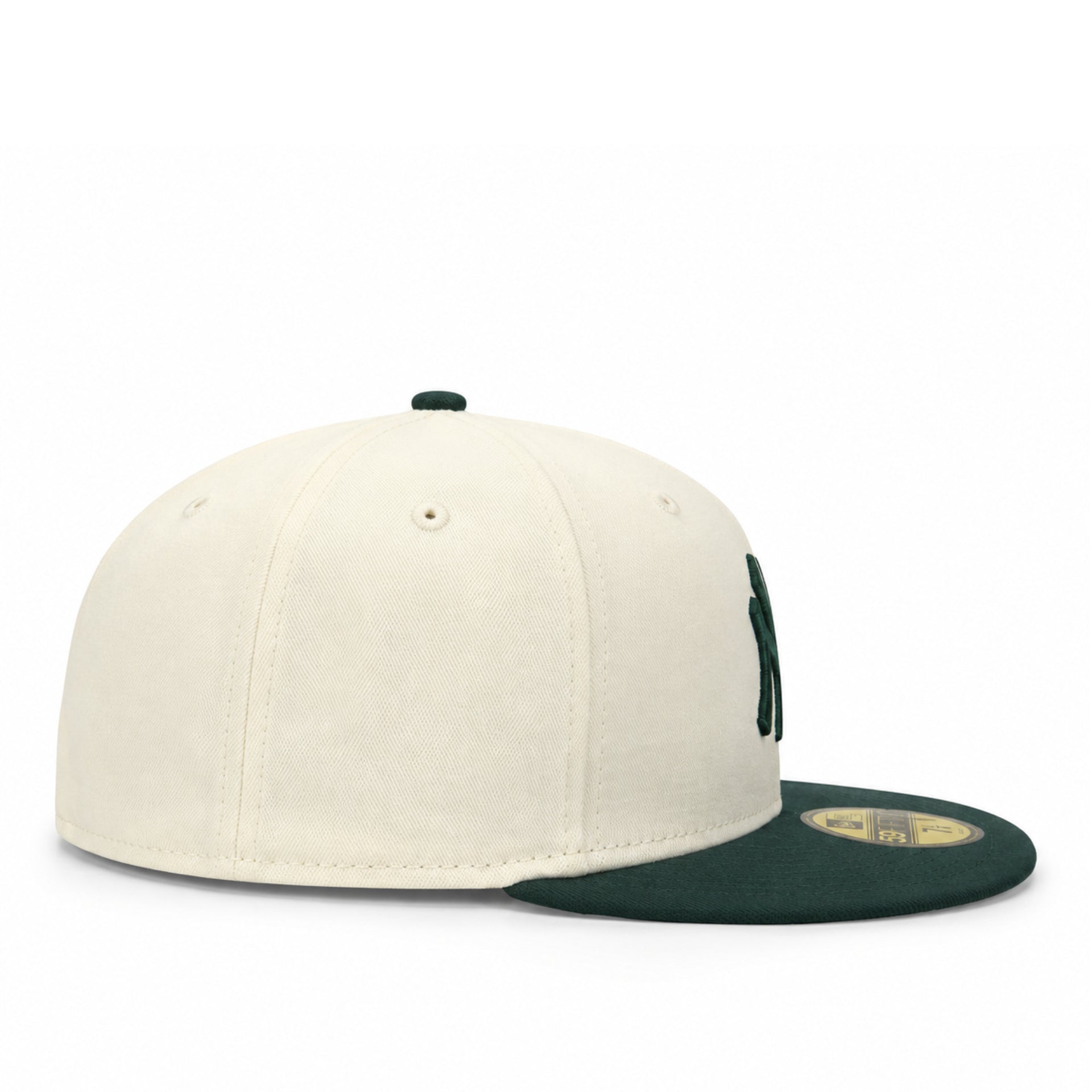 side view of New Era New York Yankees 59FIFTY Fitted Algodon Hat in Chrome and Dark Green