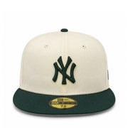 front view of New Era New York Yankees 59FIFTY Fitted Algodon Hat in Chrome and Dark Green