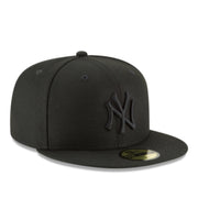 New Era New York Yankees Black on Black 59FIFTY Fitted Hat front right view 
