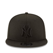 New Era New York Yankees NY Black on Black 9FIFTY Snapback front view