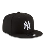 New Era New York Yankees 9FIFTY Snapback Hat - Black White front right view
