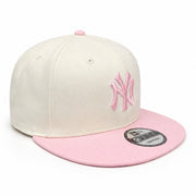New Era New York Yankees 9FIFTY Snapback Hat – Chrome Pink front right view