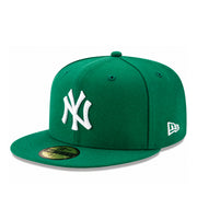 New Era New York Yankees Kelly Green 9FIFTY Snapback Hat front left angle view