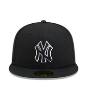 New Era New York Yankees Black White Outlined 59FIFTY Fitted Hat front view