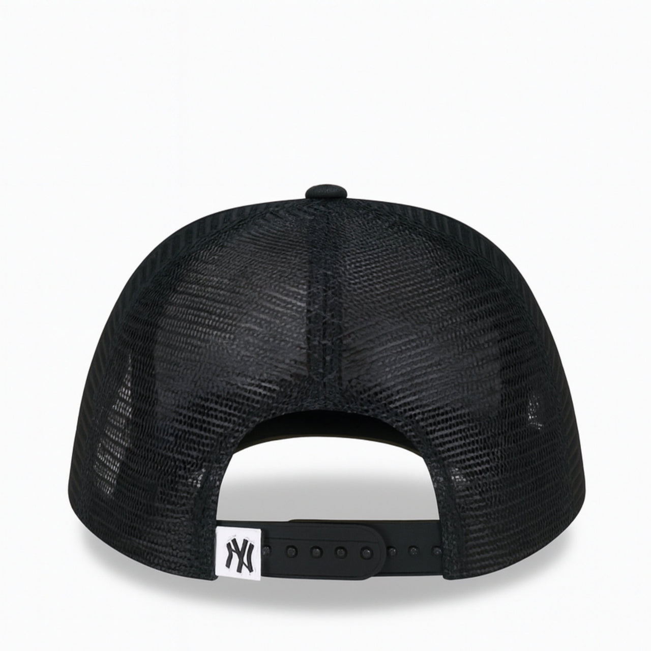back of New Era New York Yankees Black Trucker 9FIFTY Snapback Hat