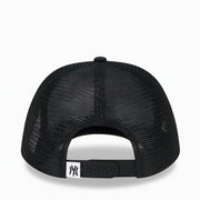 back of New Era New York Yankees Black Trucker 9FIFTY Snapback Hat