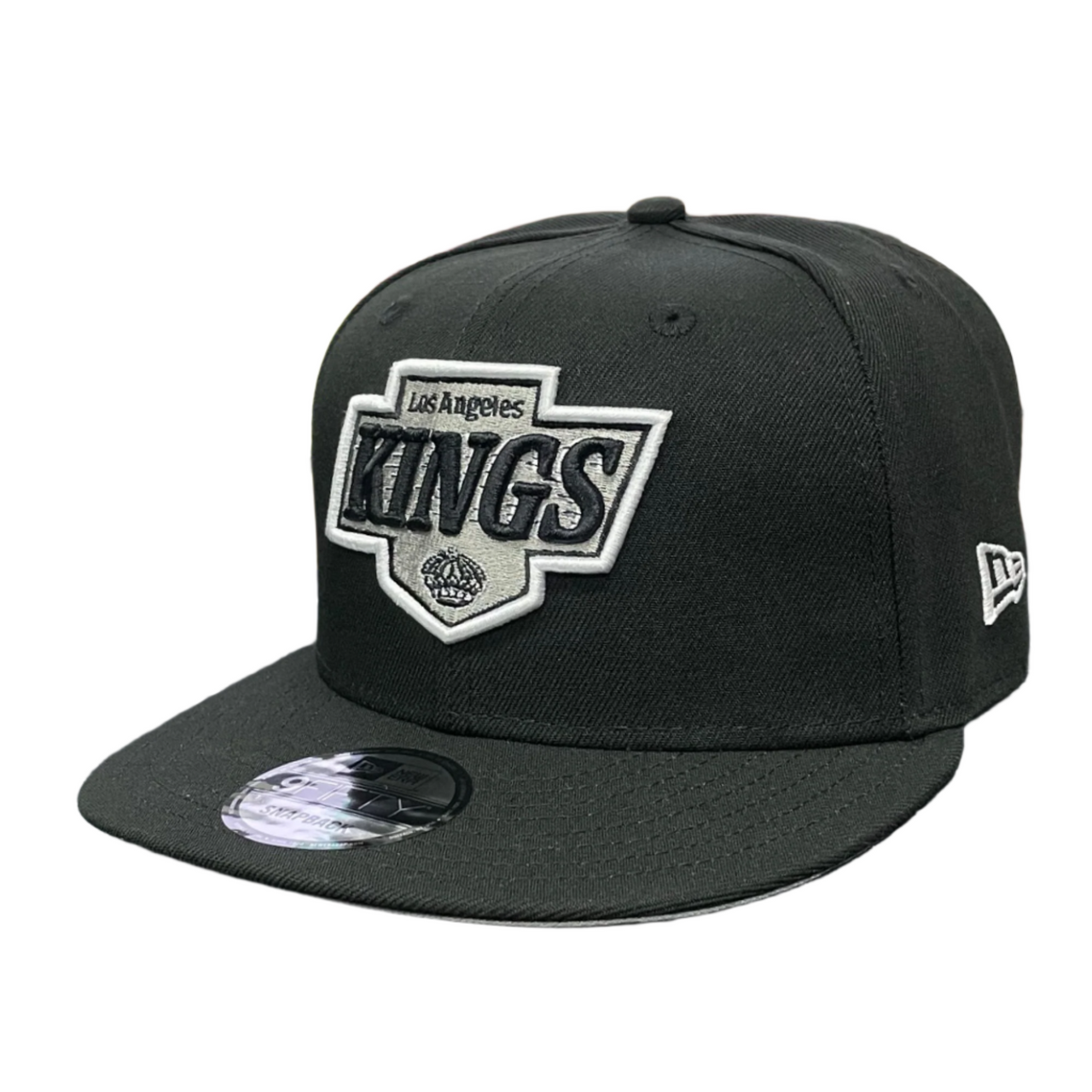 Front of New Era Los Angeles Kings Black 9FIFTY Snapback Hat